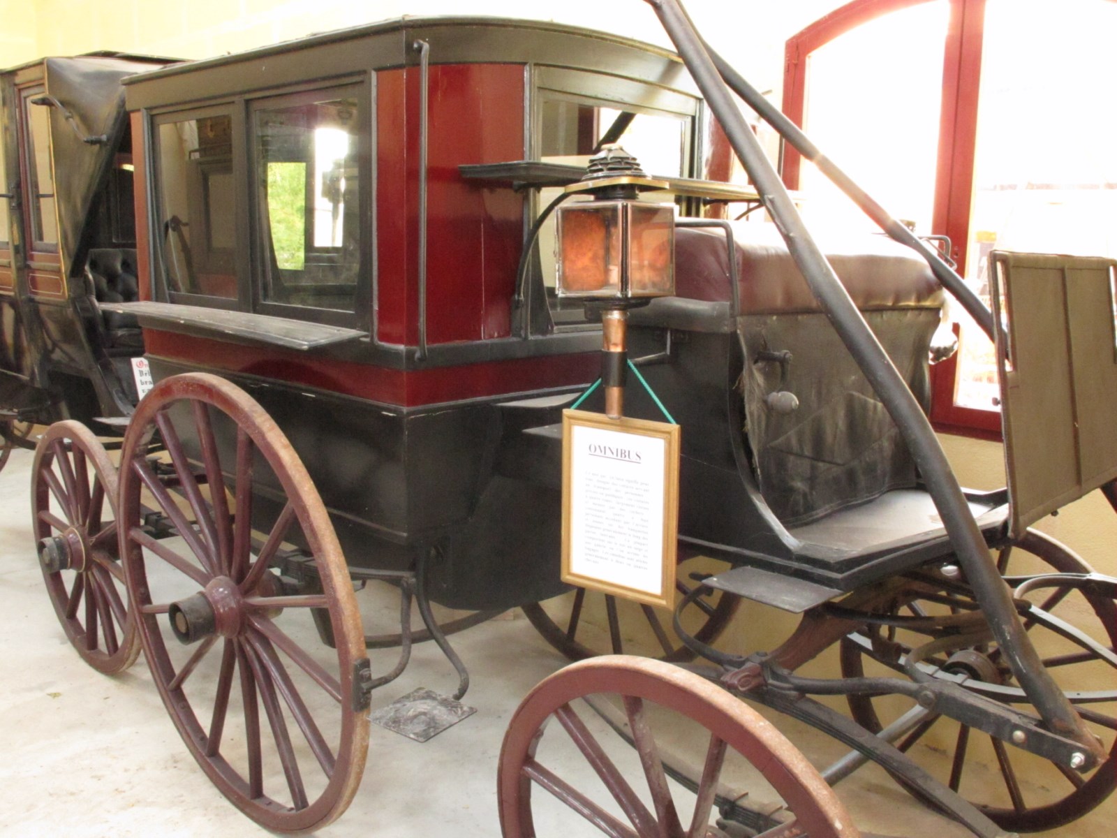 Omnibus privé petit modèle à louer en Aquitaine