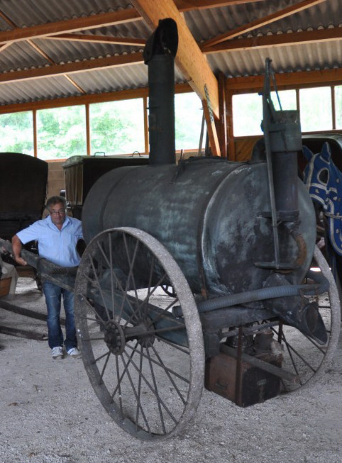 Goudronneuse hippomobile à découvrir dans notre musée d'attelage